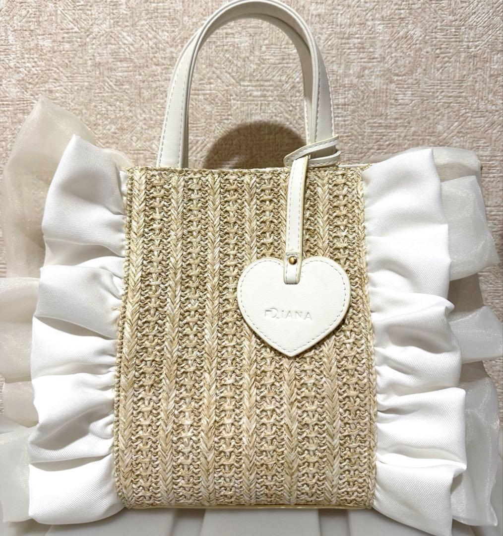 DIANA フリルかごバッグ　ショルダーストラップ付き