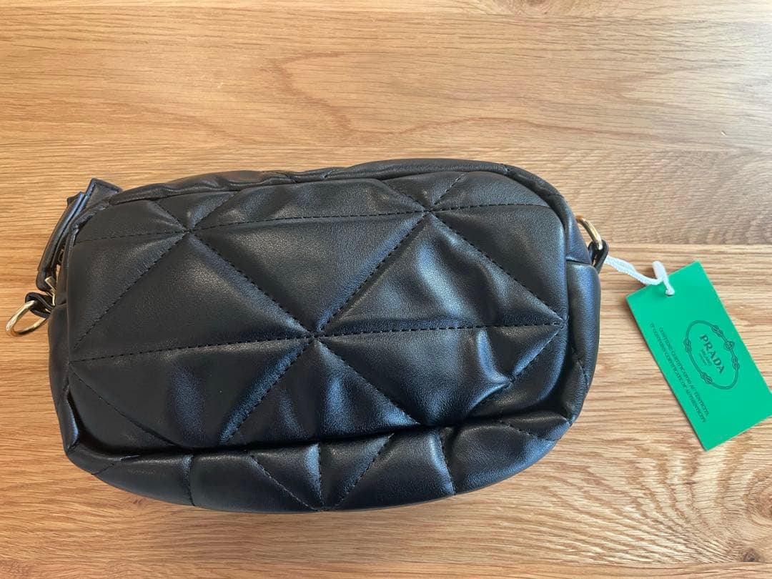 PRADA ノベルティブラック ショルダーバッグ キルティング