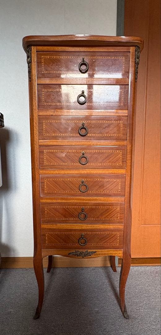 木製ヘリンボーンパターンチェスト