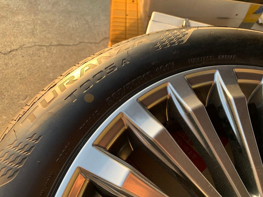 新車外し　トヨタ・新型クラウンセダン　純正19インチタイヤ　ホイール　セット