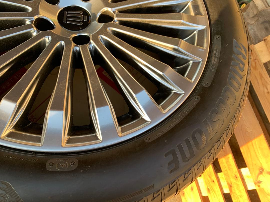 新車外し　トヨタ・新型クラウンセダン　純正19インチタイヤ　ホイール　セット