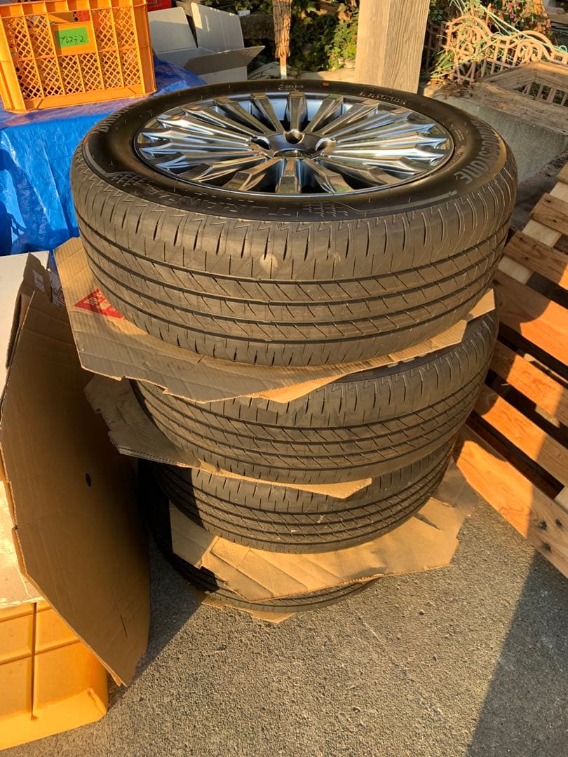 新車外し　トヨタ・新型クラウンセダン　純正19インチタイヤ　ホイール　セット