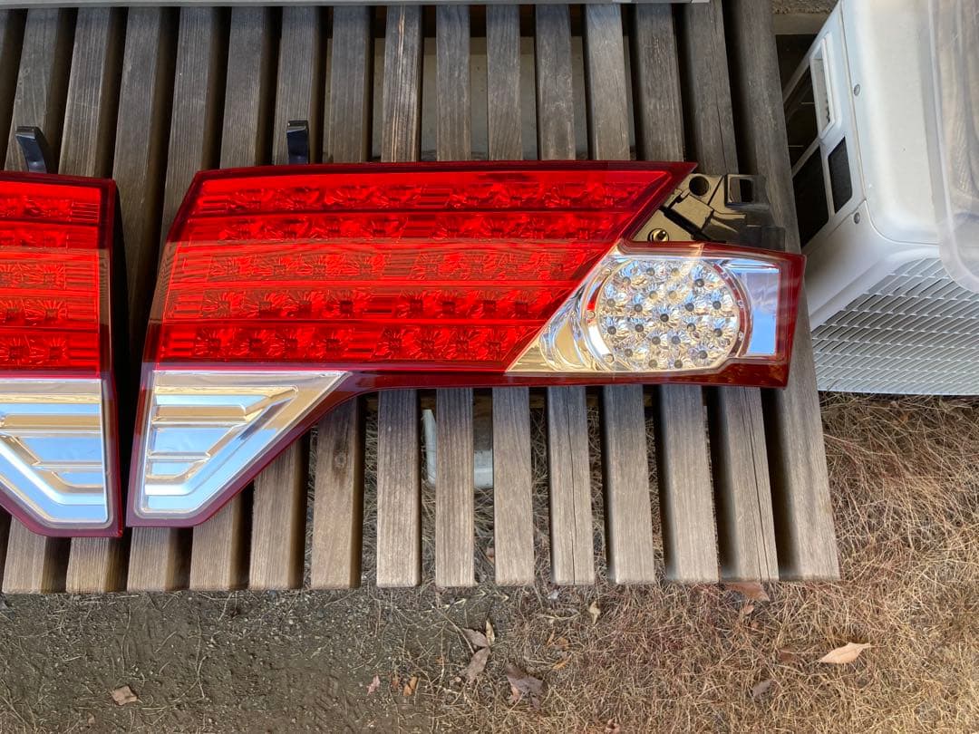 10系アルファード前期 テールライト