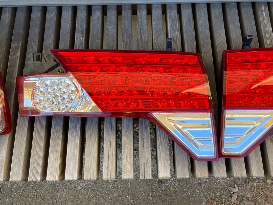10系アルファード前期 テールライト
