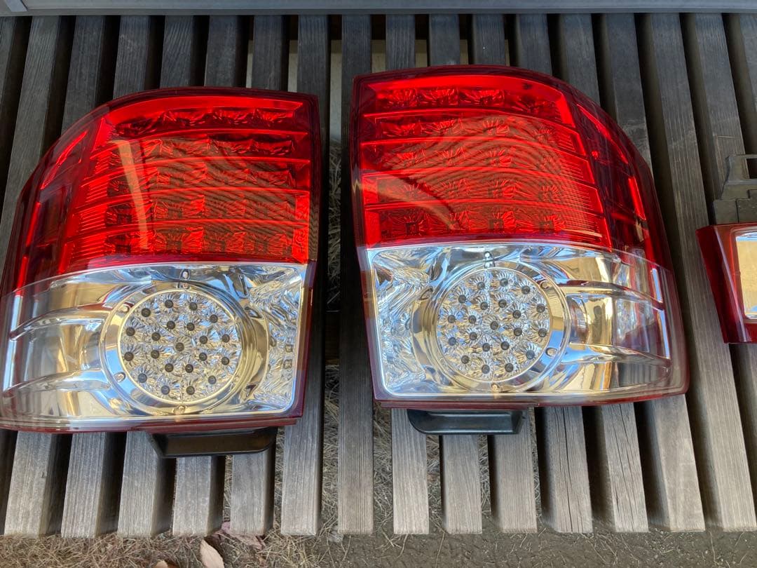 10系アルファード前期 テールライト