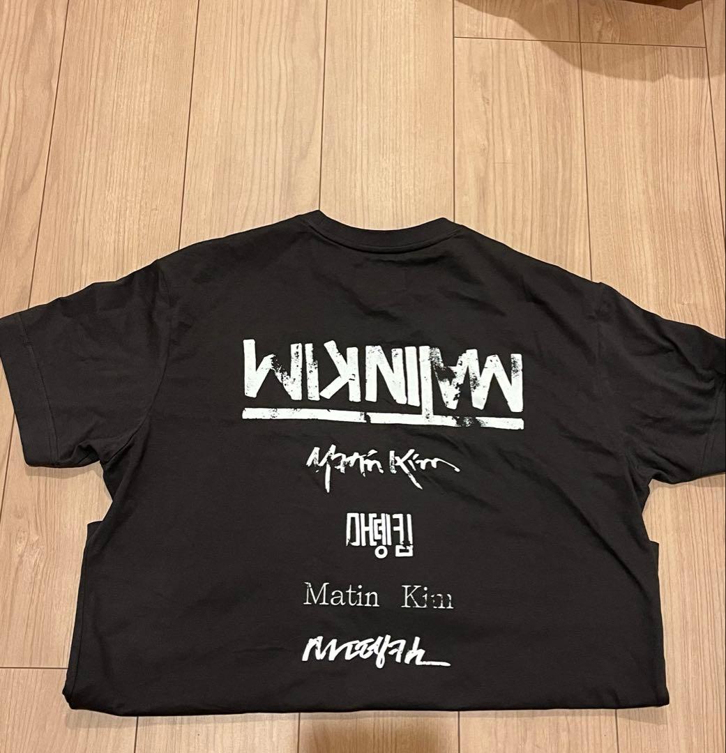 Matin Kim HANGEUL LOGO BIG Tシャツ