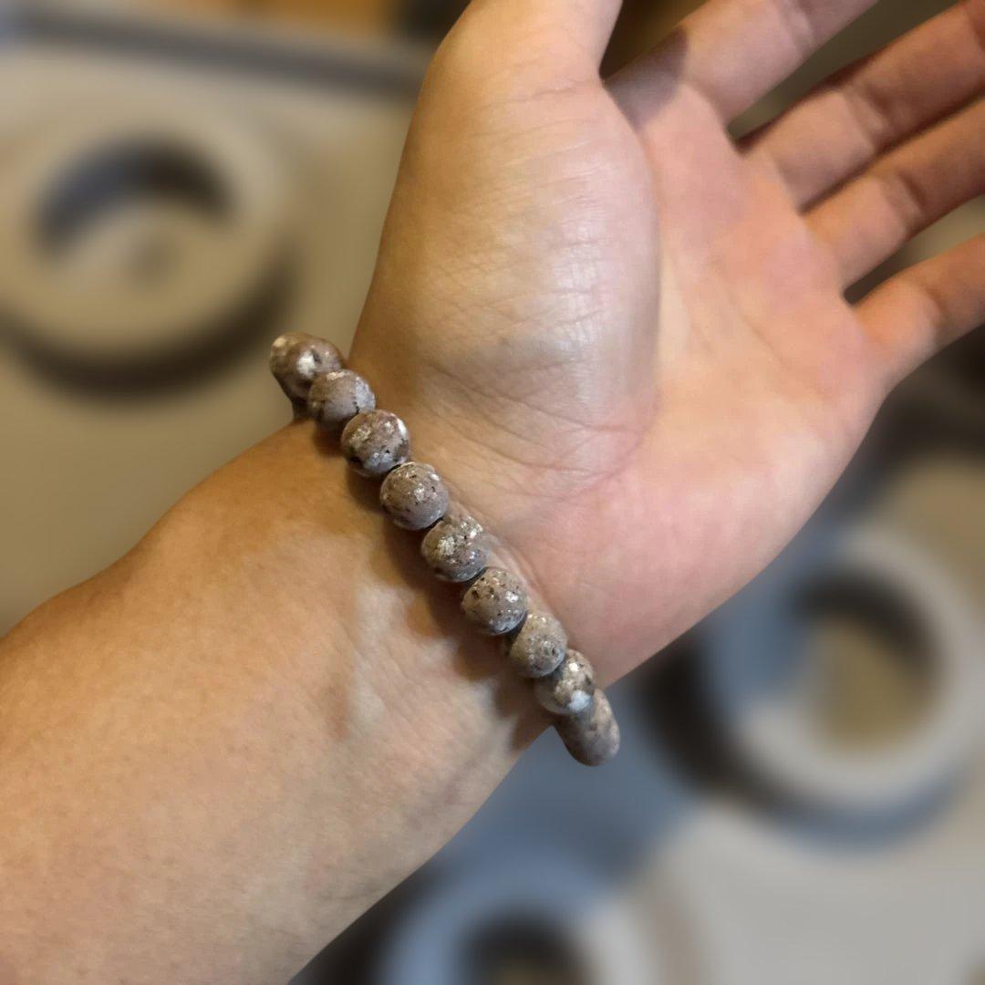 石川の医王石！ザラザラしてる！シュワーンて感じ！不思議な感覚！