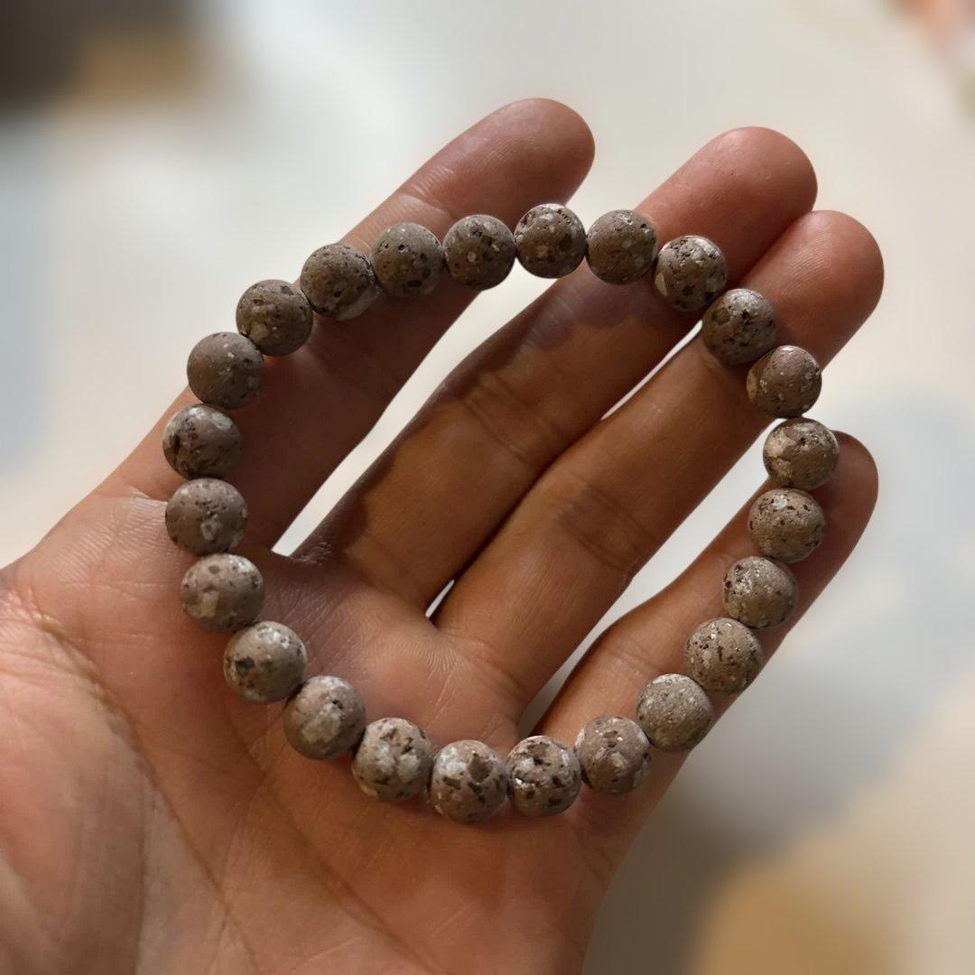 石川の医王石！ザラザラしてる！シュワーンて感じ！不思議な感覚！