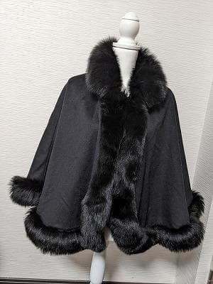 261　sagaフォックス　カシミヤ100％　ポンチョコート　マント　ストール