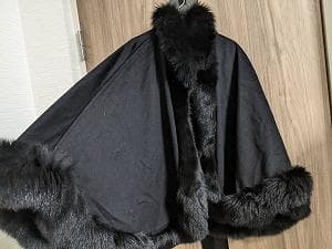 261　sagaフォックス　カシミヤ100％　ポンチョコート　マント　ストール