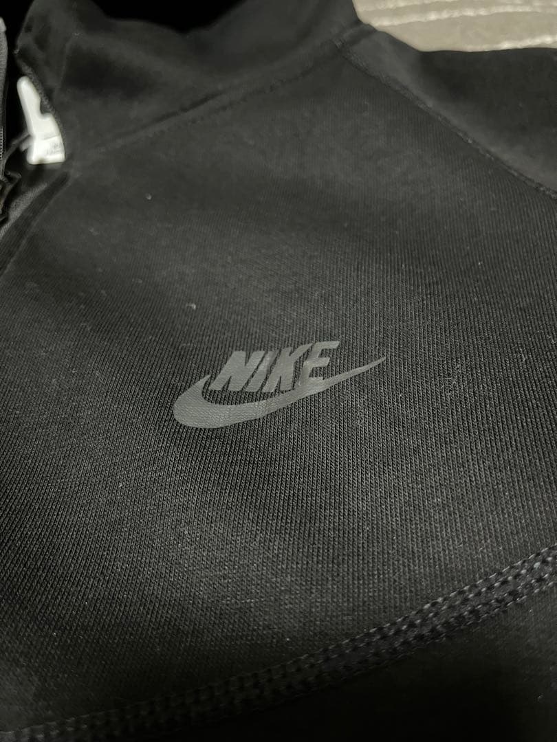 黒テックフリース