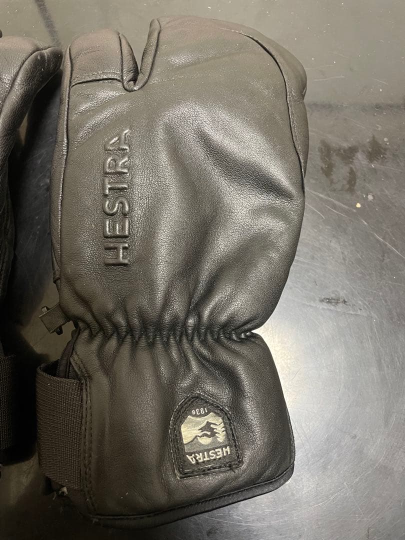 HESTRA TOPO スリーフィンガー グローブ ブラック レザーバーム付