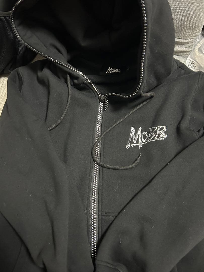 MoBB ストーン装飾パーカー