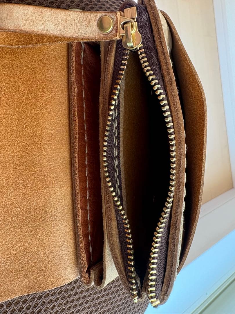 HERZ【アラスカ特別仕様】普段使いのトラベルウォレット(NSA-269)