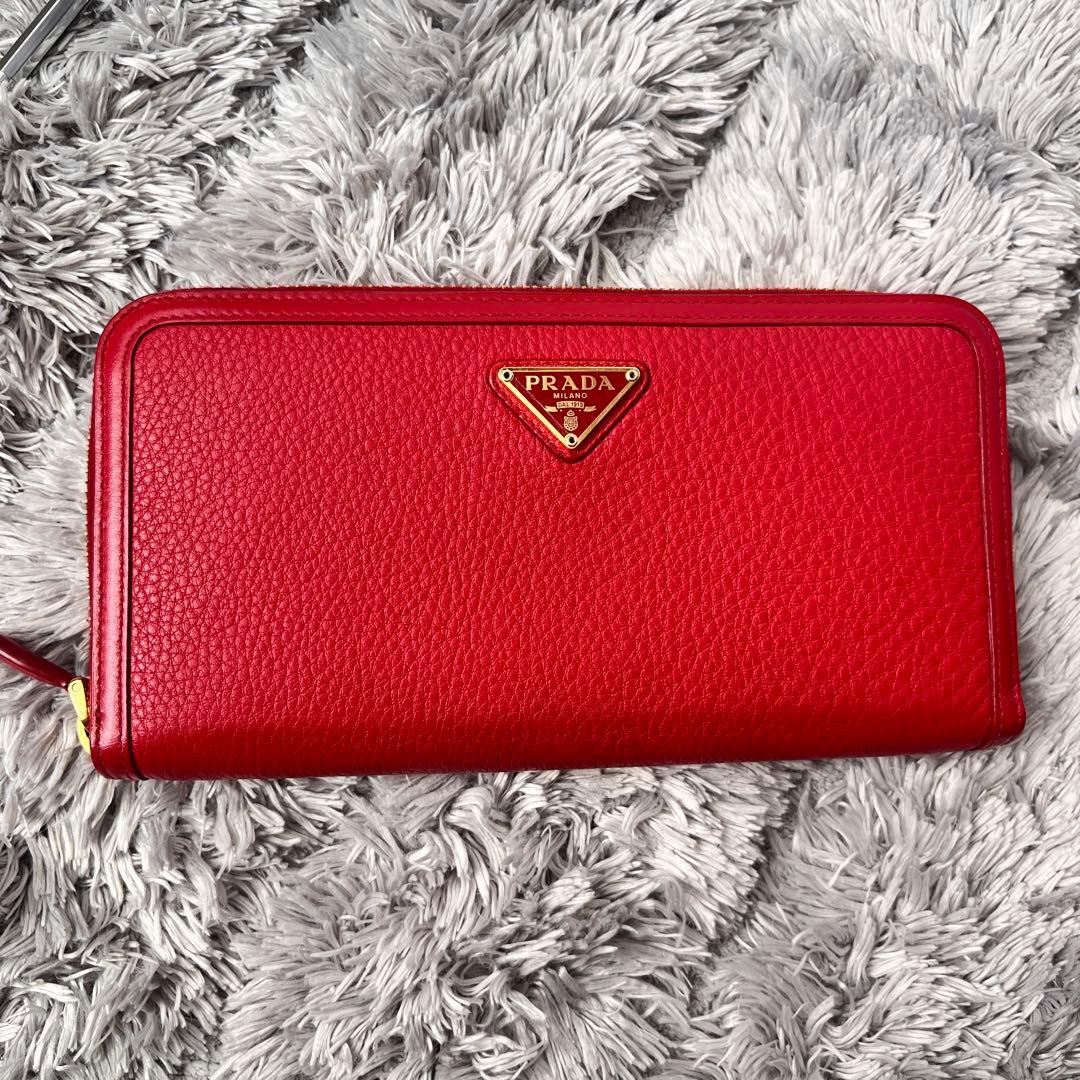 極美品✨PRADA ラウンドファスナー　三角ロゴ　シボレザー　レッド　レディース