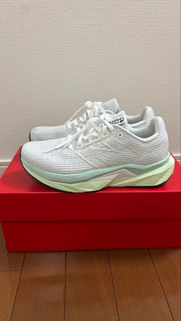 New Balance FuelCell トレーニングシューズ軽量 クッション性