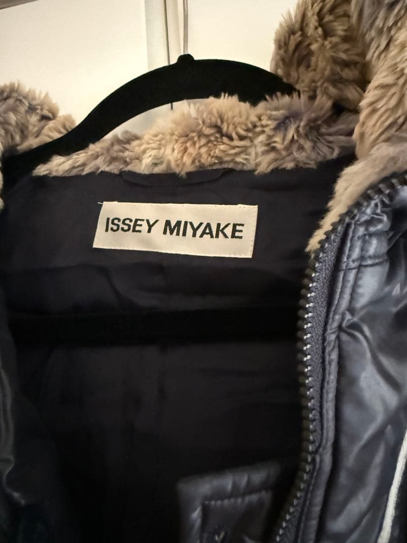 イッセイミヤケ　ファー付きネイビージャケット