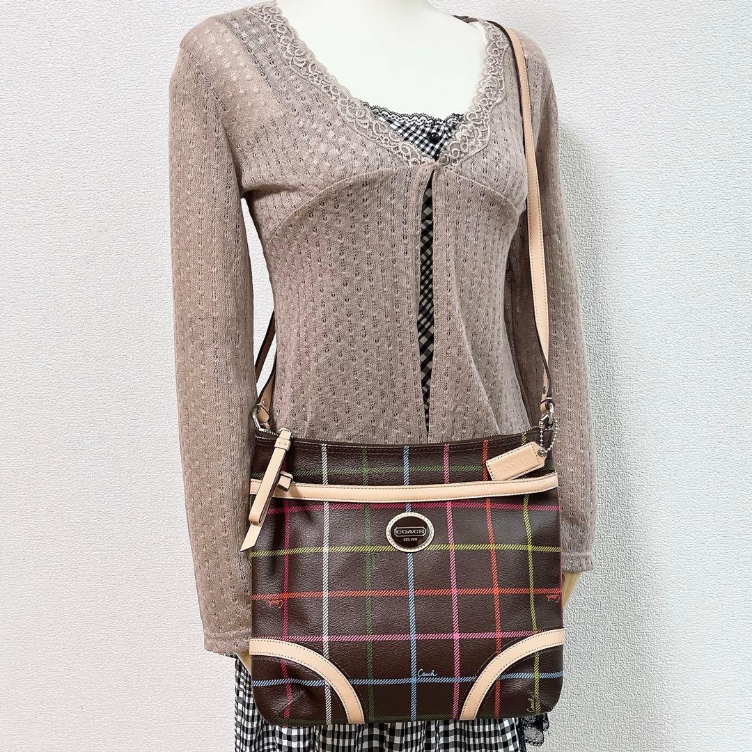 極美品★COACH コーチ ショルダーバッグ 斜め掛け PVC×レザー チャーム