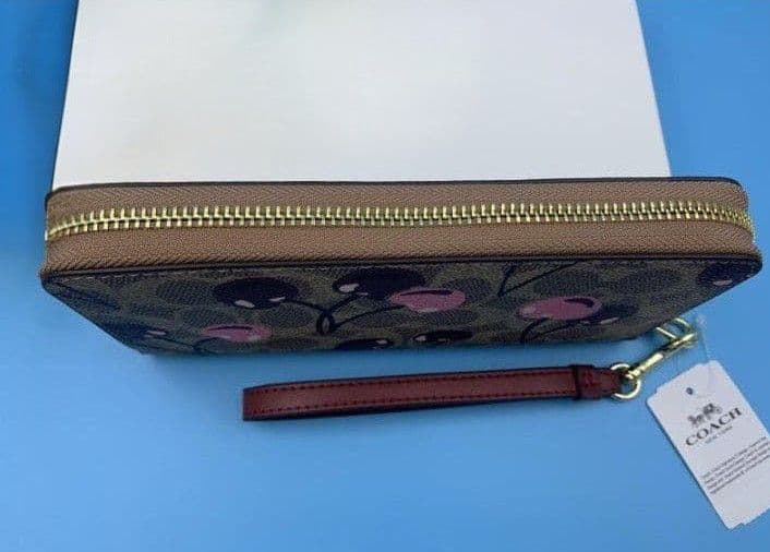新品未使用コーチ長財布チェリーさくらんぼ柄ブラウンレディースメンズ送料無料