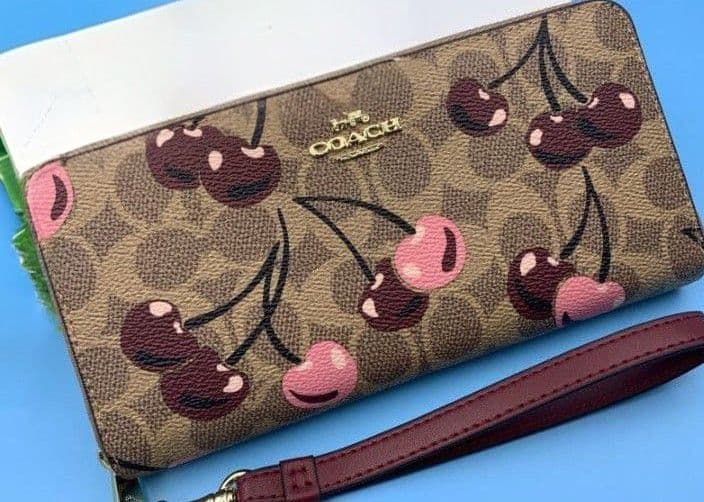 新品未使用コーチ長財布チェリーさくらんぼ柄ブラウンレディースメンズ送料無料