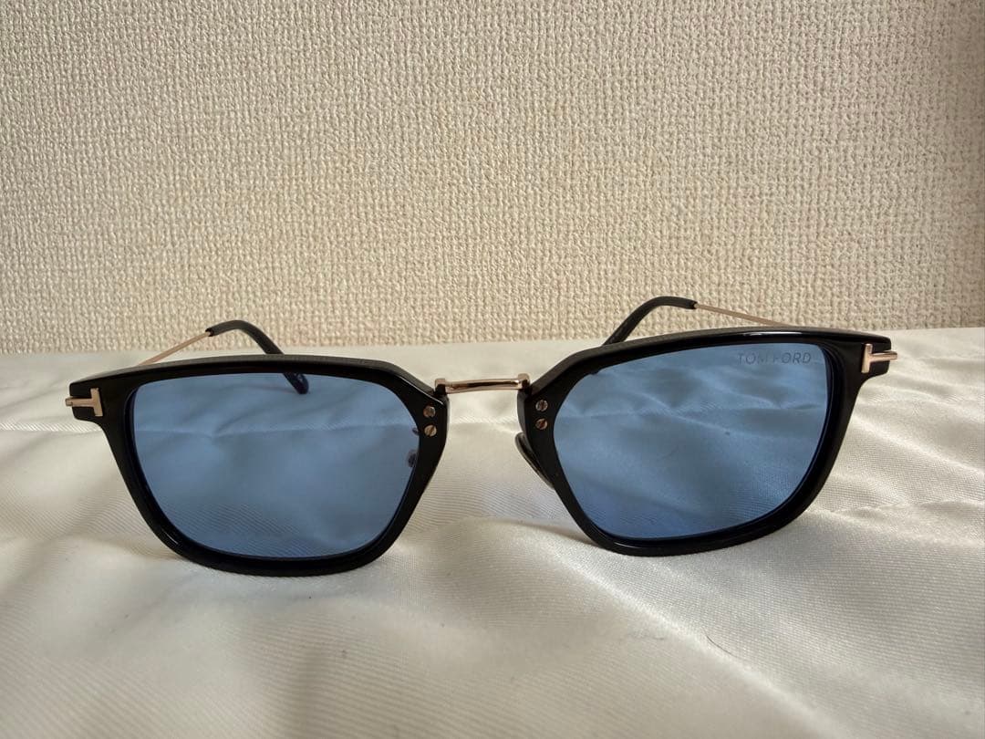 【tttリユース】TOM FORD サングラス FT1042-D ※傷あり