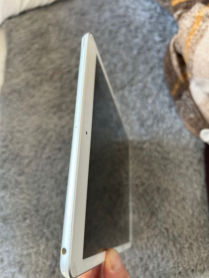 Apple iPad シルバー 本体　第7世代　32GB Wi-Fiモデル