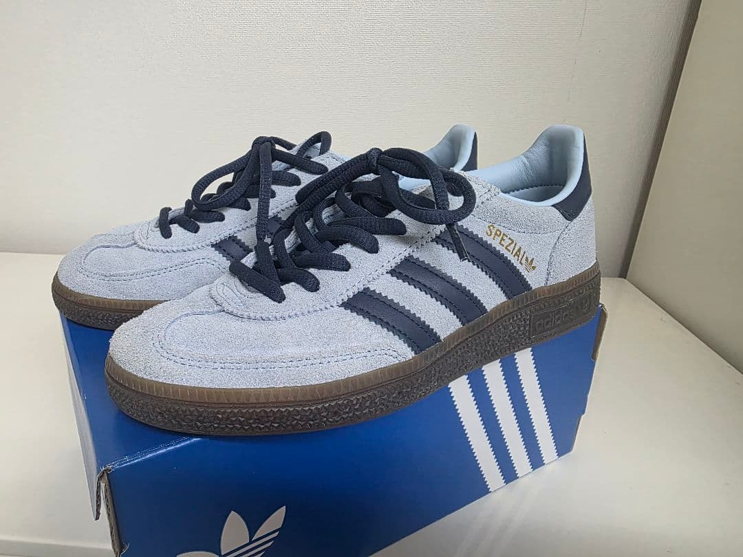 美品 完売品 adidas HANDBALL SPEZIAL 22.5cm