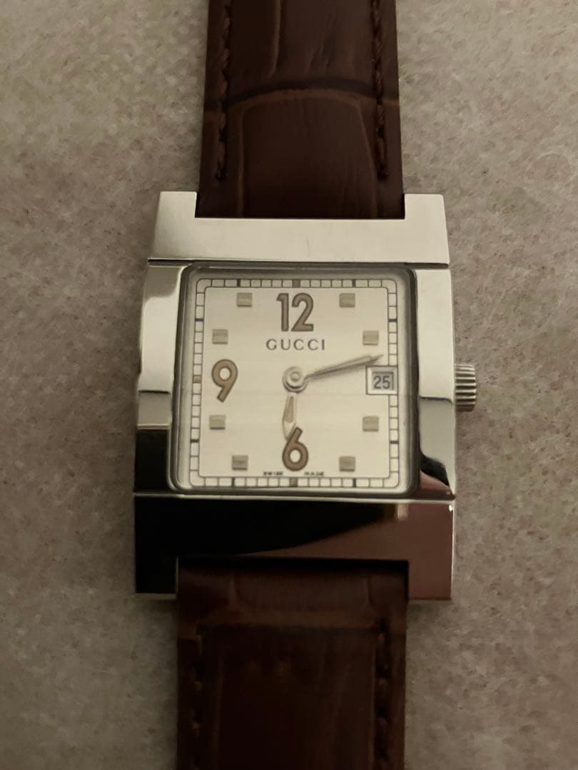 値下げ GUCCI アナログQZ腕時計 電池、革ベルト新品交換済 尾錠オリジナル