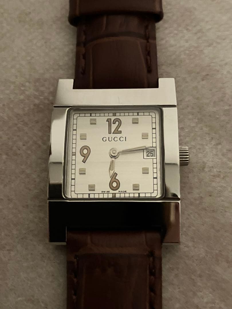 値下げ GUCCI アナログQZ腕時計 電池、革ベルト新品交換済 尾錠オリジナル