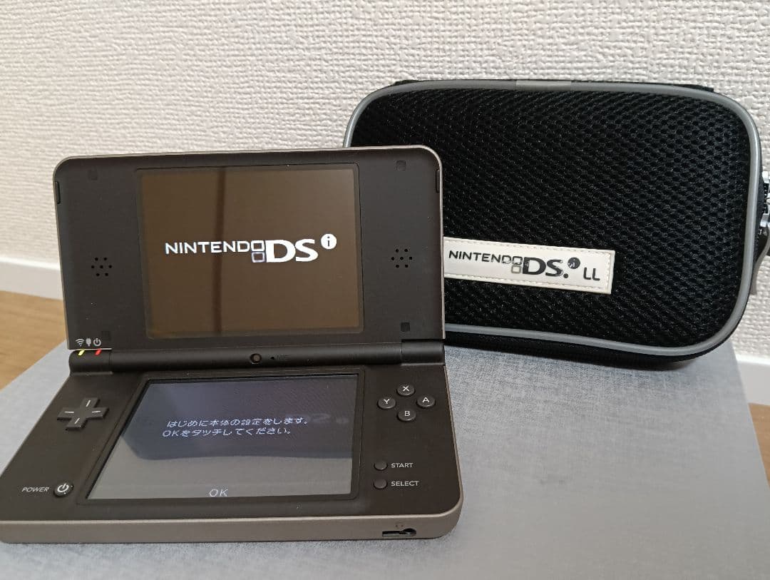 【美品】ニンテンドーDSi LLブラック 本体（純正ケース付き）