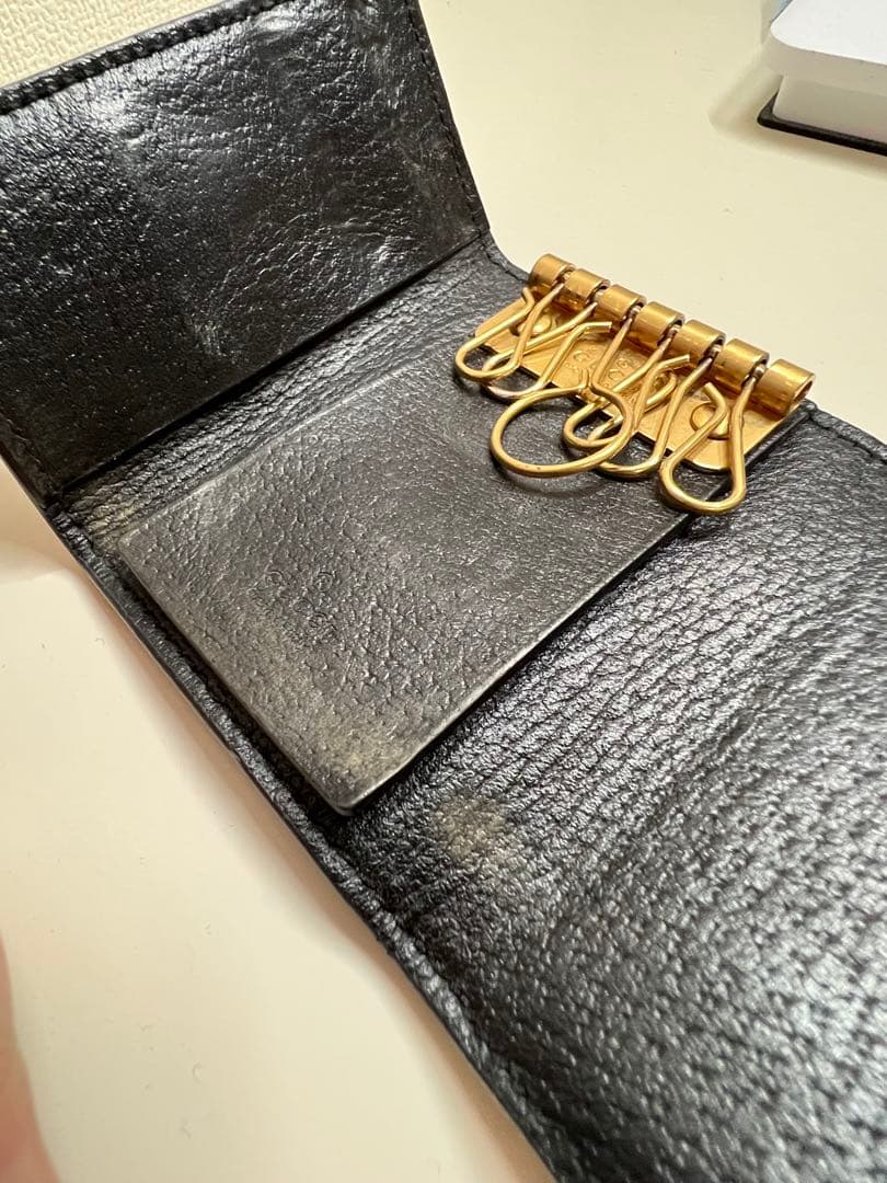 GUCCI グッチ　ブラックレザーキーケース 蜂モチーフ