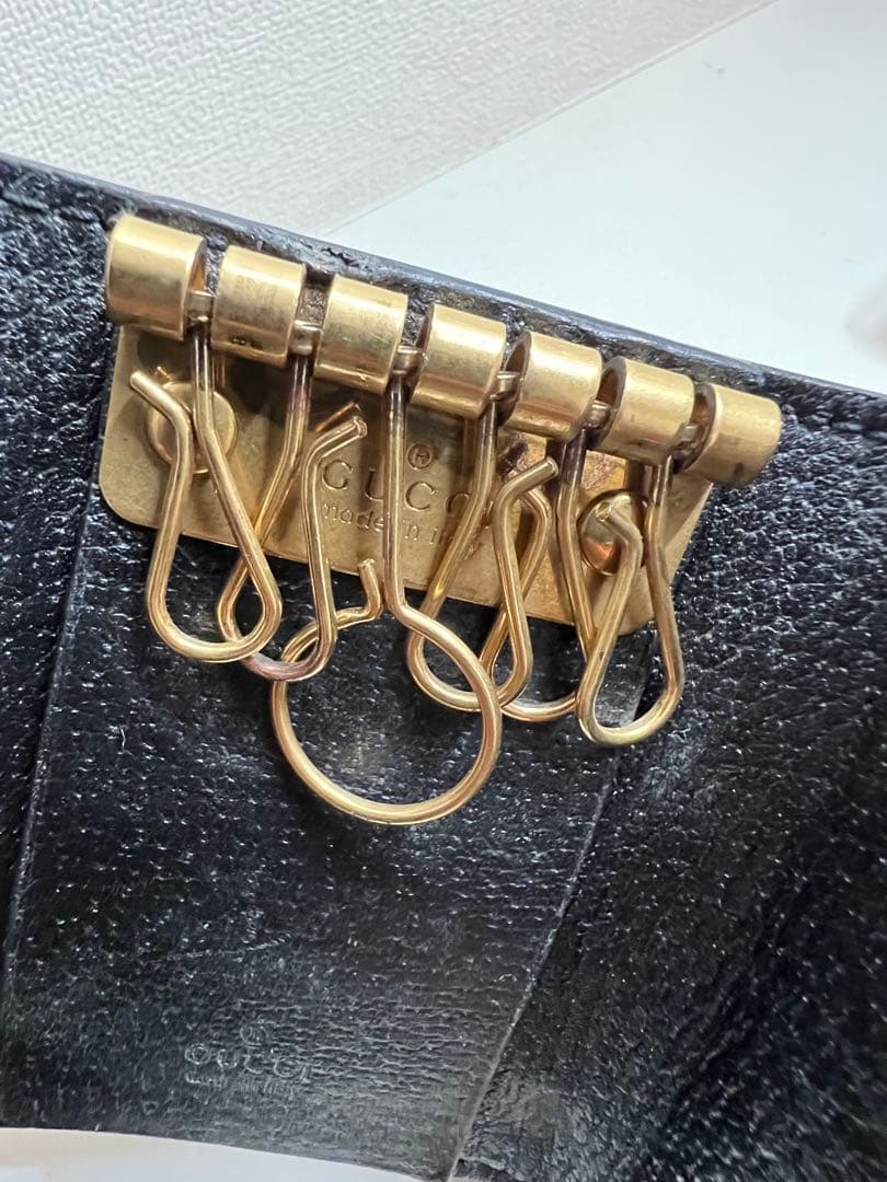 GUCCI グッチ　ブラックレザーキーケース 蜂モチーフ