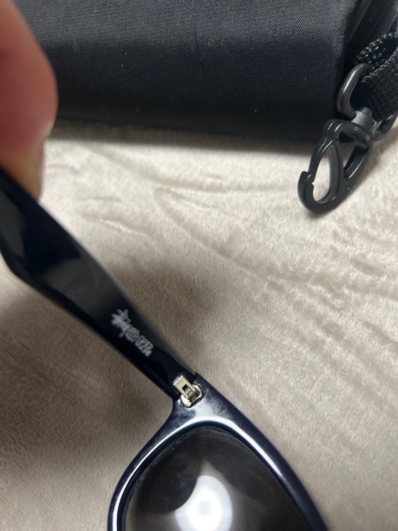 STUSSYネイビー 偏光レンズ サングラス ケース付き