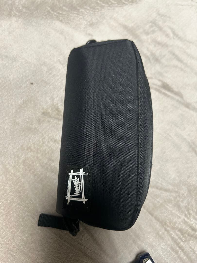 STUSSYネイビー 偏光レンズ サングラス ケース付き