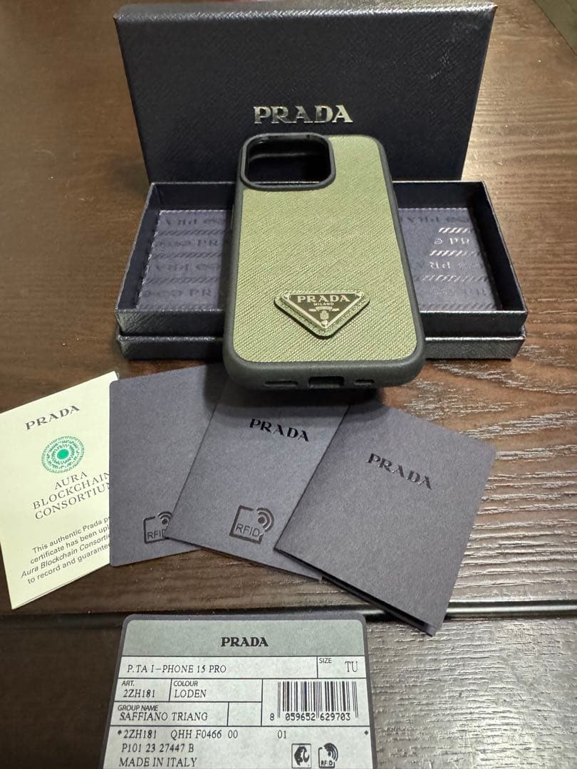 ほぼ新品★PRADA iPhone 15 Pro ケース オリーブグリーン正規品