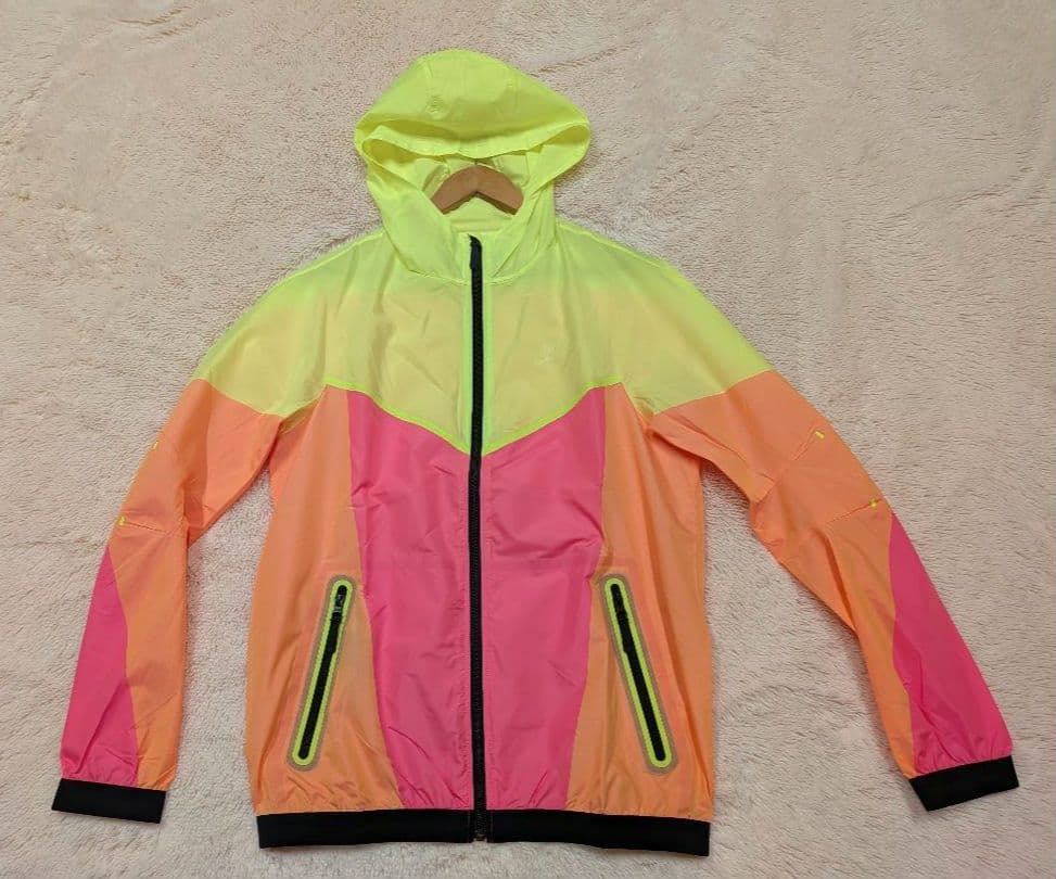 ☆美品☆NIKE ウインドランナー S 定価3万8500円 826834-639