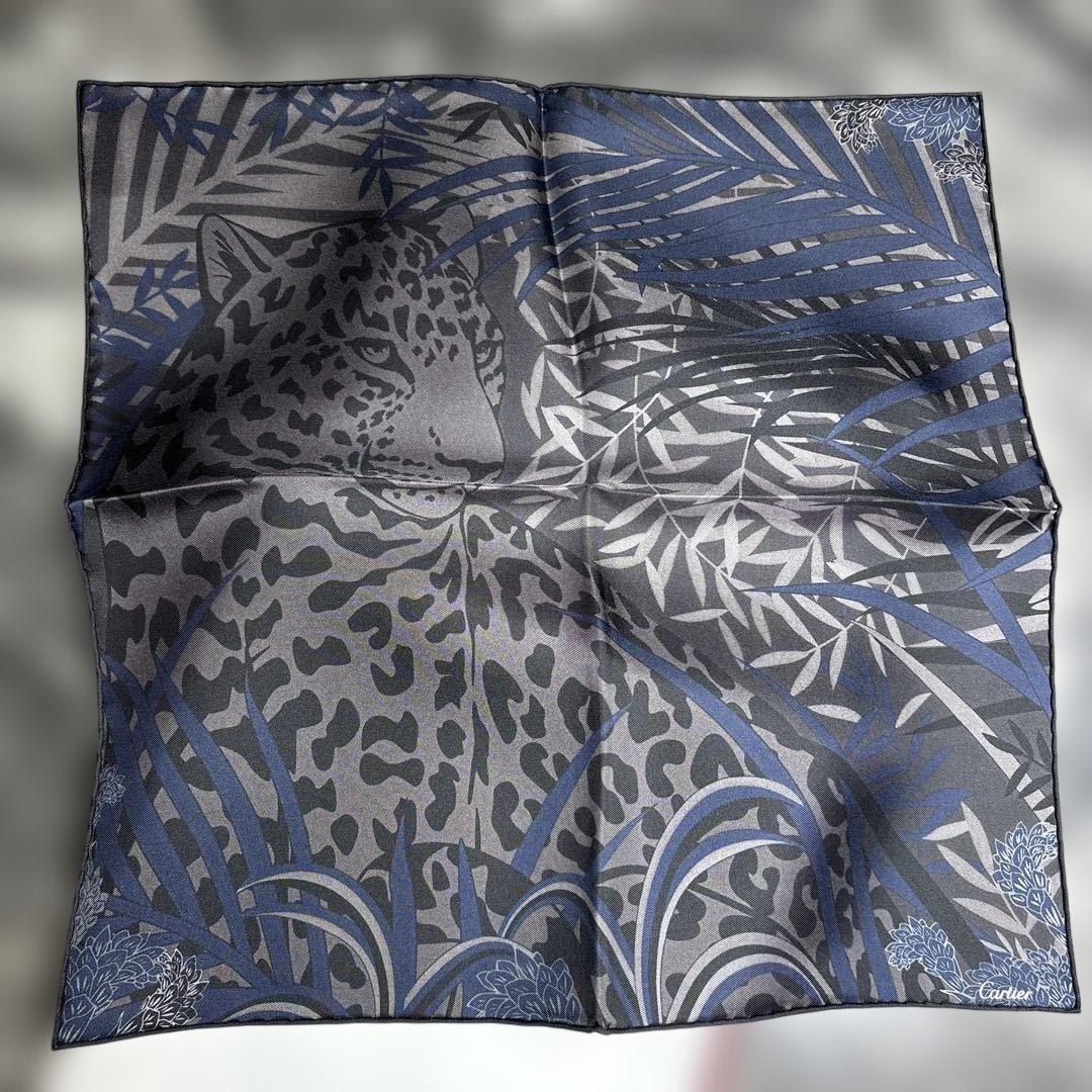 Cartier カルティエ　シルクスカーフ