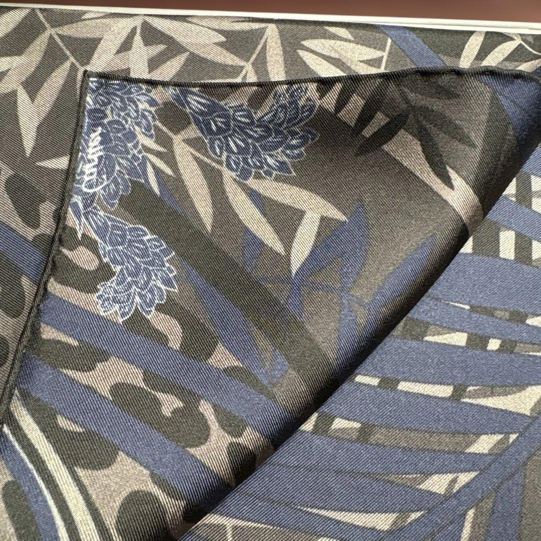 Cartier カルティエ　シルクスカーフ