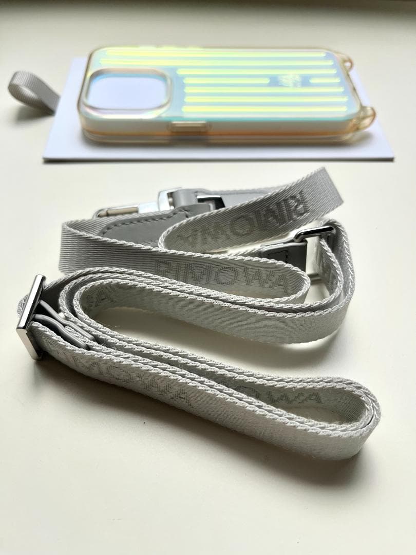 【美品/ほぼ半額】RIMOWA iPhone 15 Pro ストラップ付