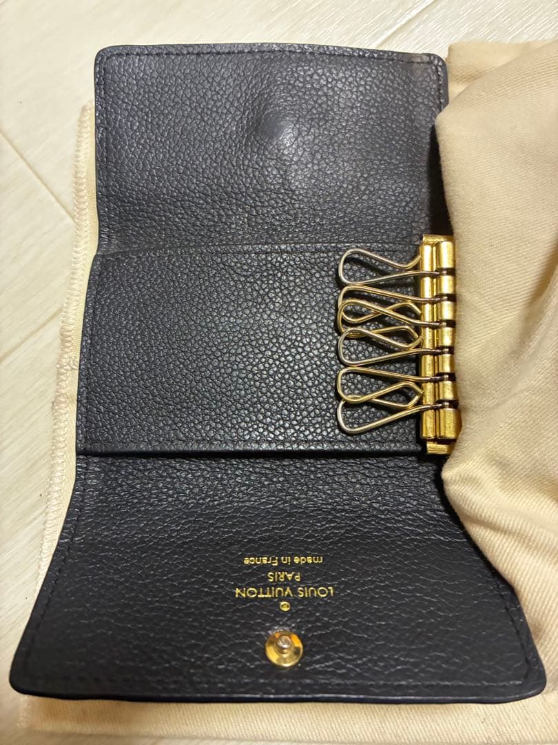 ルイヴィトン ミュルティクレ6 キーケース ノワール アンプラント