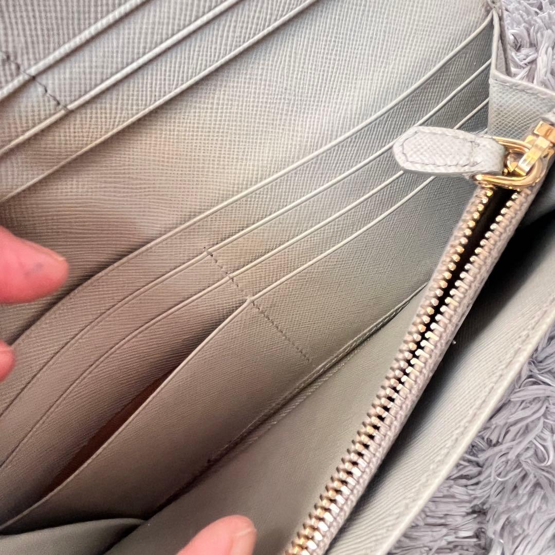 良品✨PRADA サフィアーノ　長財布　メタルロゴ　グレージュ　レディース