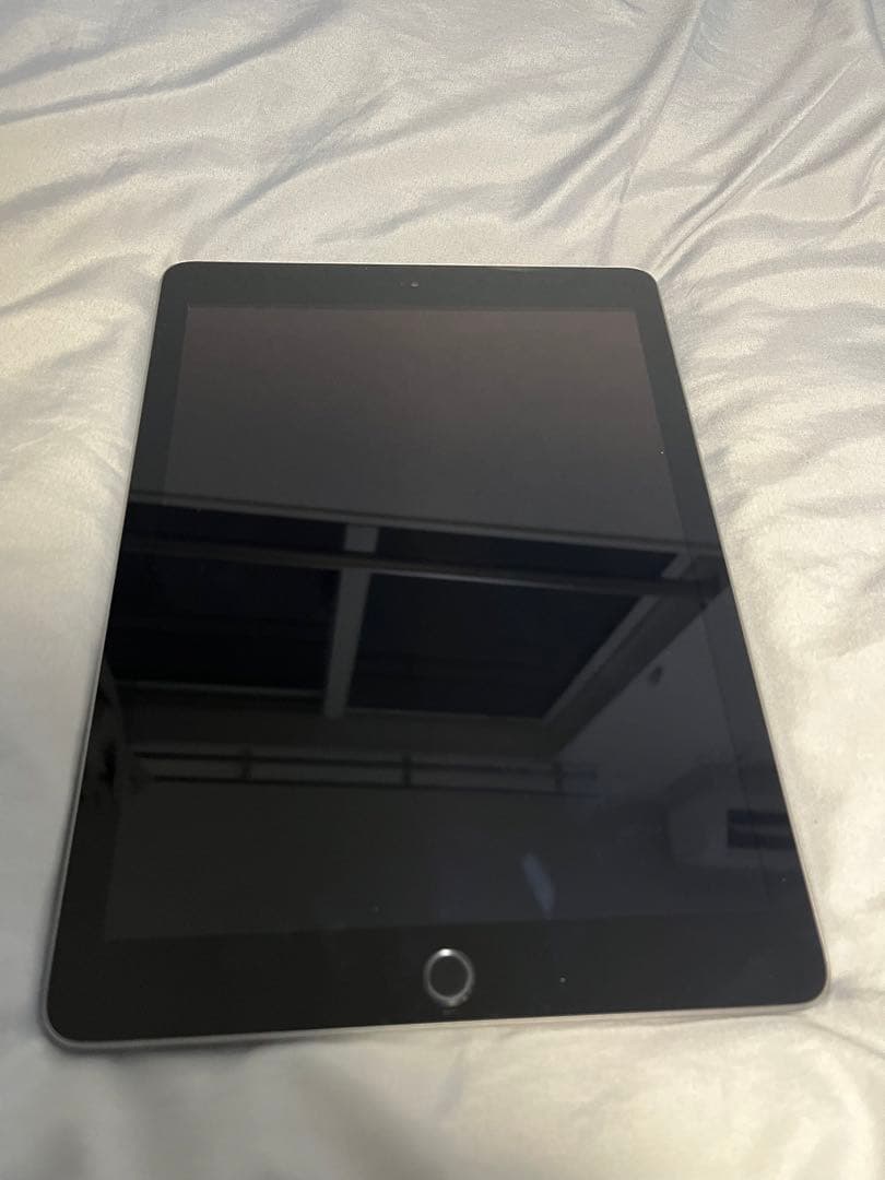 Apple iPad 第6世代 32GB 本体