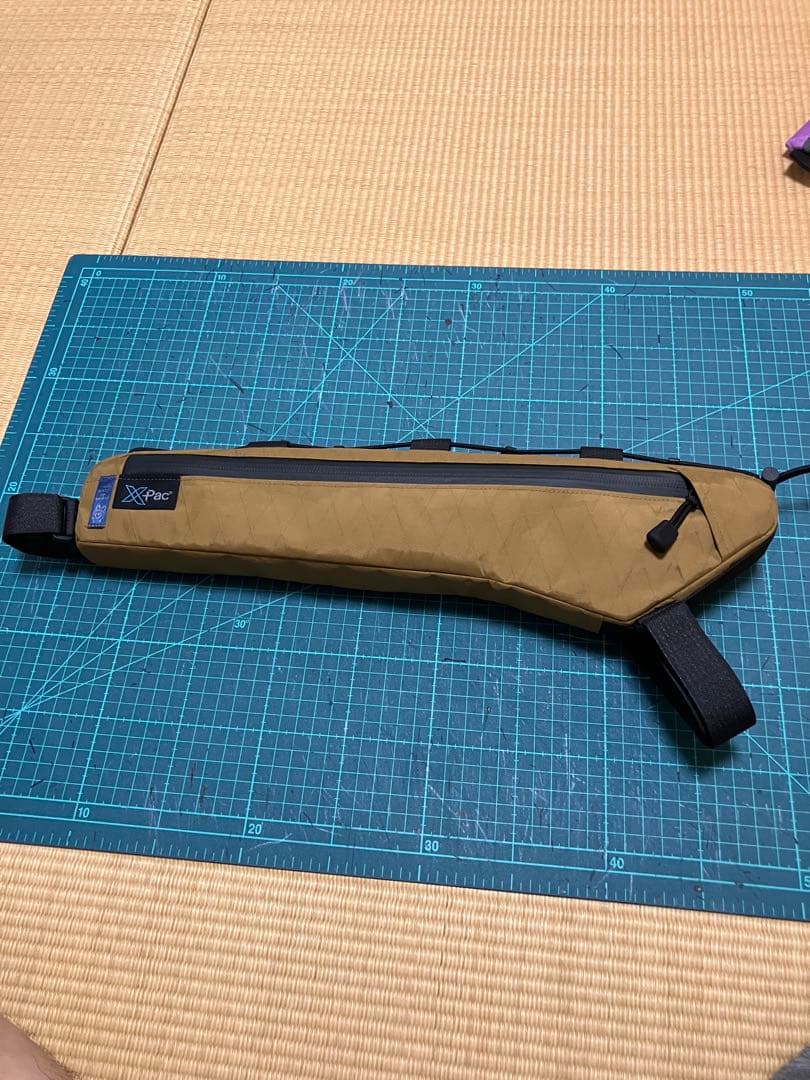 パイナップルフレームバッグ