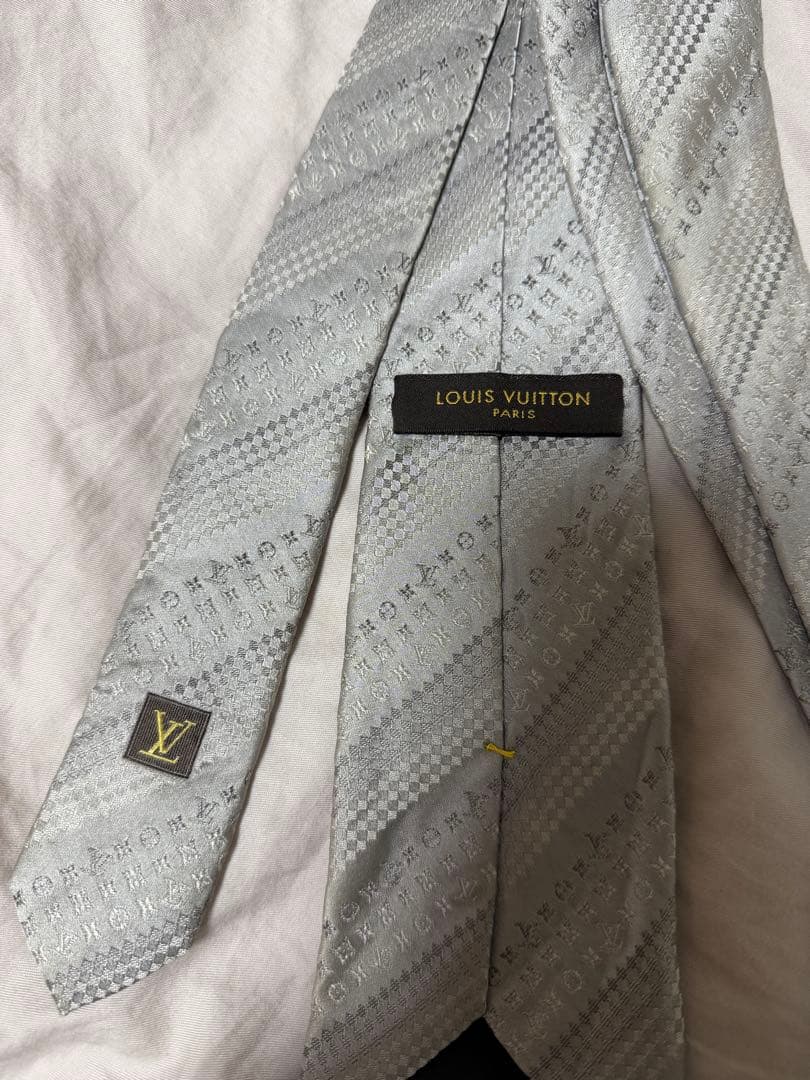 希少カラー　LOUIS VUITTON　ネクタイ　モノグラム　光沢