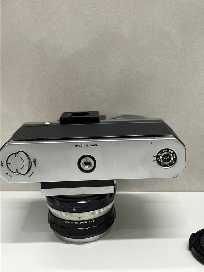 Nikon F 一眼レフカメラ Nikkor 50mmレンズ付き　【A566】