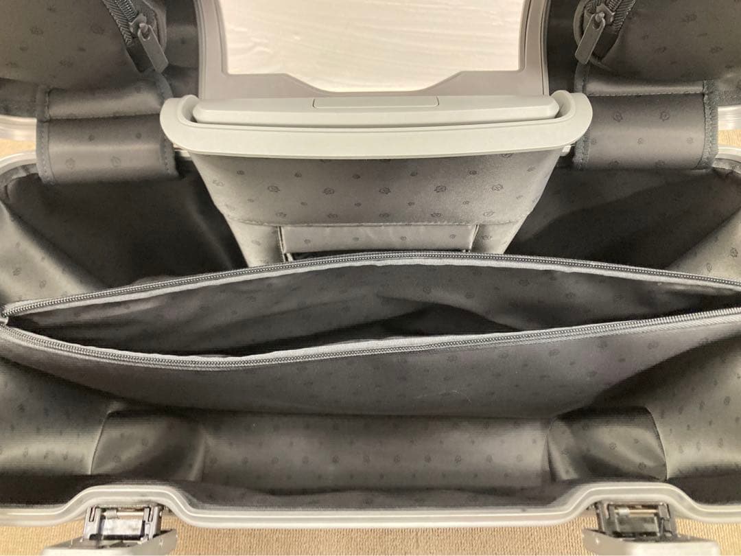 RIMOWA パイロット スーツケース（購入の前にコメントください）