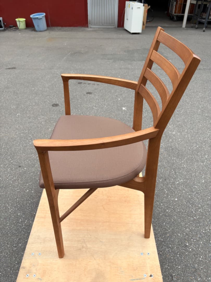 カリモク　karimoku　ダイニングチェア　肘掛け椅子　アームチェア　CW39