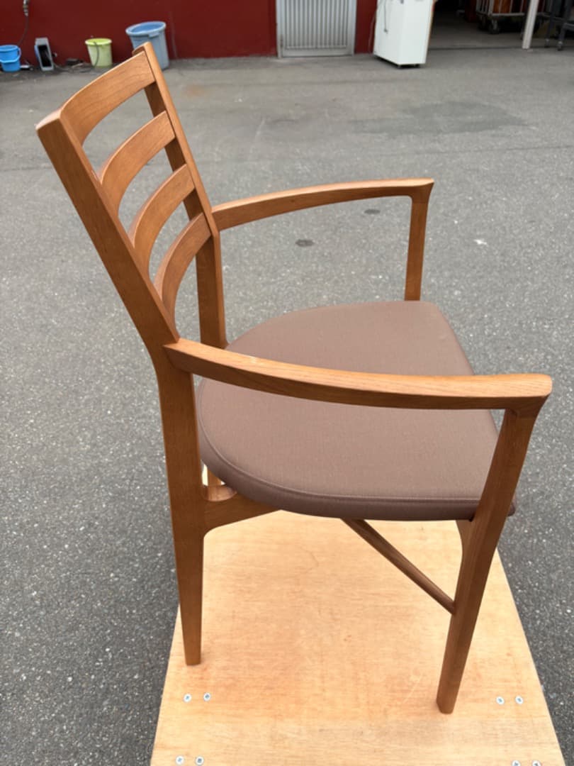 カリモク　karimoku　ダイニングチェア　肘掛け椅子　アームチェア　CW39