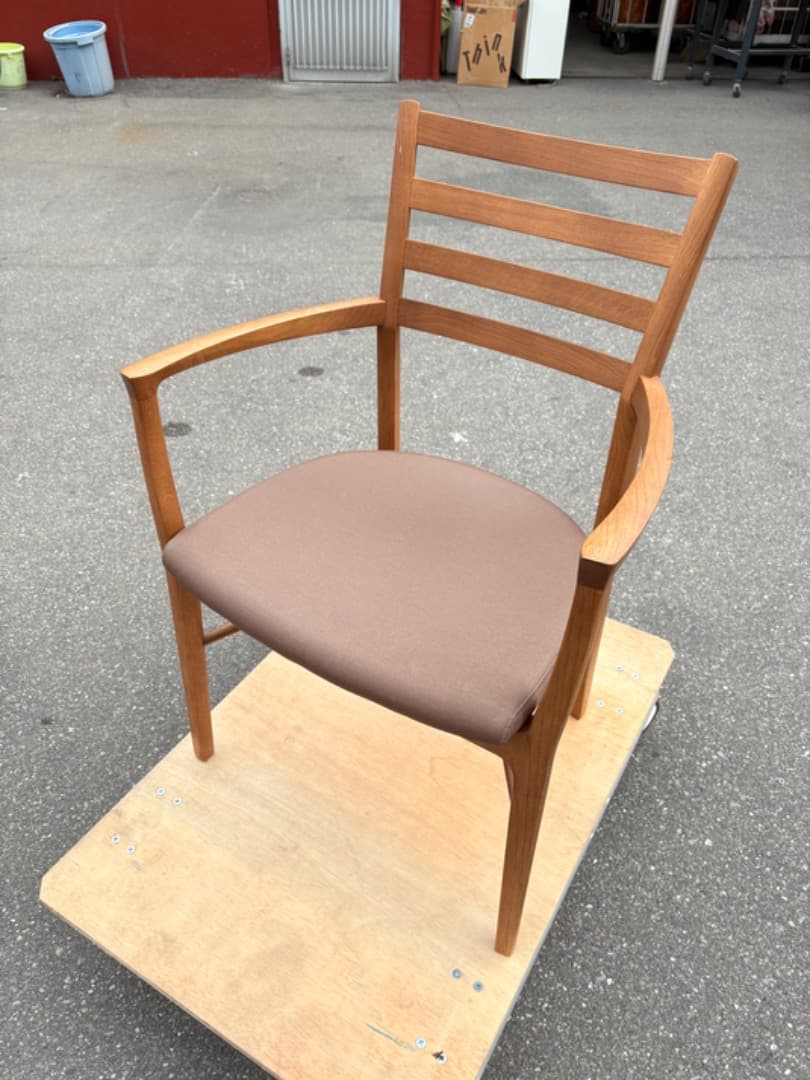 カリモク　karimoku　ダイニングチェア　肘掛け椅子　アームチェア　CW39