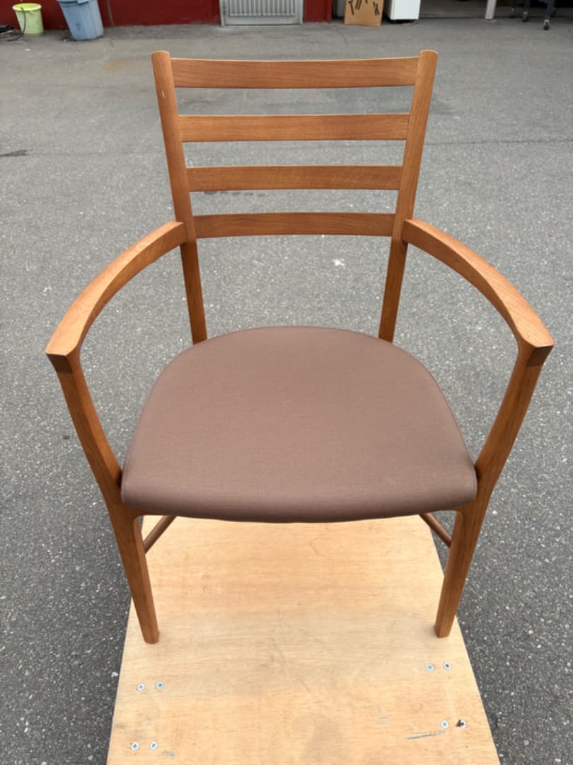 カリモク　karimoku　ダイニングチェア　肘掛け椅子　アームチェア　CW39